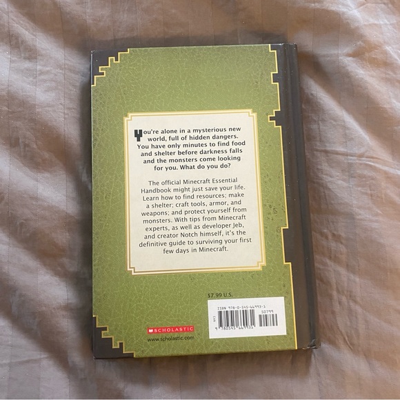 ⭐️ Minecraft⭐️Essential Handbook: An Official Mojang Book - Picture 2 of 6